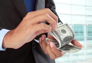 How Much Should You Tip Your Movers? (2023)