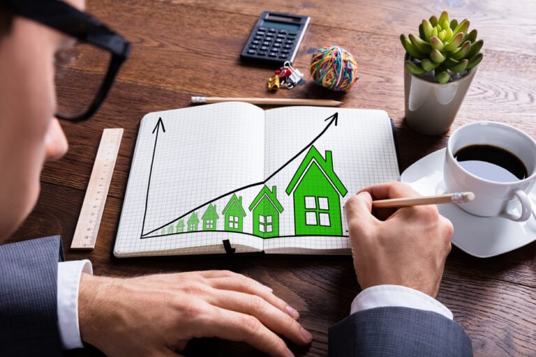Close-up,Of,Businessman,Drawing,Growth,In,Real,Estate,Prices,In price per square foot concept